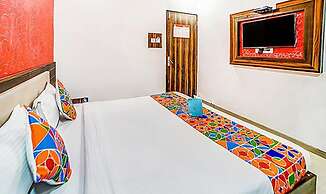 Fabhotel The Adore Palace