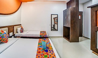 Fabhotel The Adore Palace