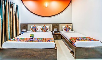 Fabhotel The Adore Palace