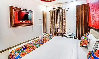 Fabhotel The Adore Palace