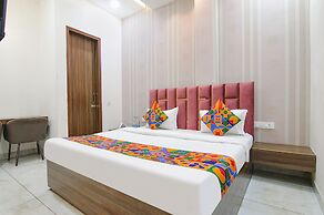 Fabhotel Yellow Leaf