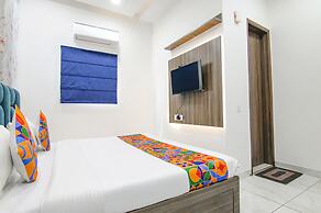 Fabhotel Yellow Leaf