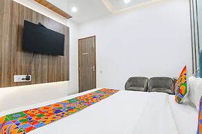 Fabhotel Yellow Leaf