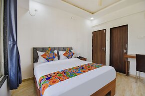 FabHotel Red Velvet & Suites