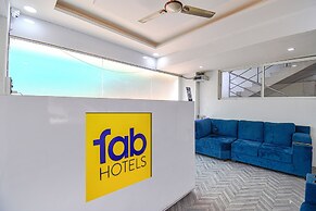 FabHotel Red Velvet & Suites