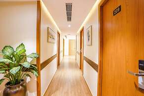 Fabhotel Azure