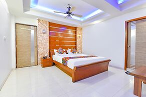 Fabhotel Raj Ratna