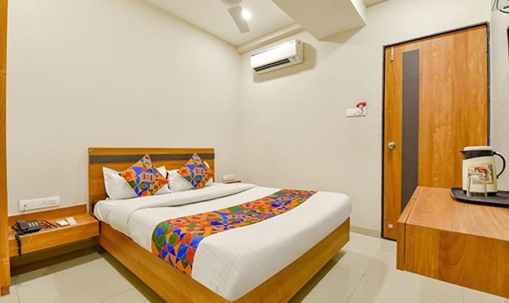 Fabhotel Happinex