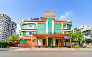 FabHotel Siddharth Corporate