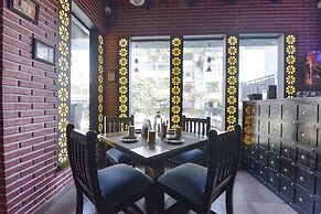 FabHotel Prime AV Royale