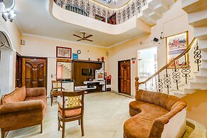 Fabhotel Raka Inn