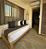 Helios Beach Hotel & Bungalows