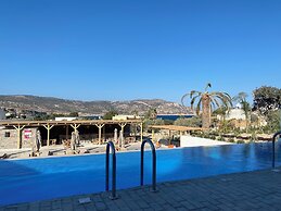 Helios Beach Hotel & Bungalows