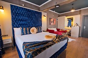 MOONDAY HOTEL