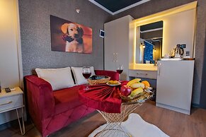 MOONDAY HOTEL