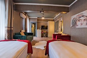 MOONDAY HOTEL