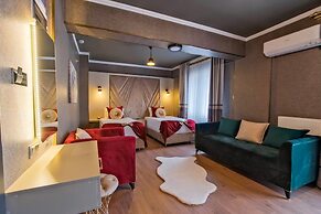 MOONDAY HOTEL