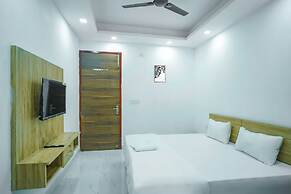 Roomshala 031 Silver Crown Sector 23