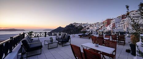 Firalia, Casa In Rock Suites