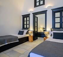 Firalia, Casa In Rock Suites