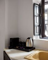 Firalia, Casa In Rock Suites