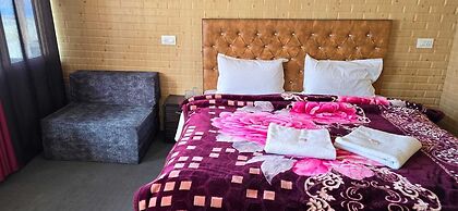 Pangong Sunrise Cottage & Resort