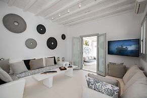 3-bed Villa in Mykonos With Private Pool