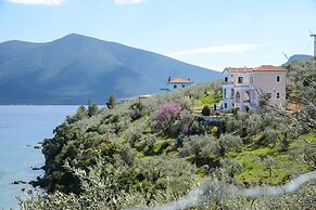 Athena Charming apt with stunning view