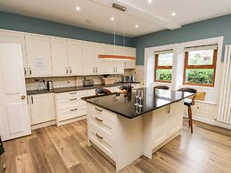 The Old Post Office - Pet Friendly Group Stays in Holmfirth