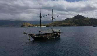 Komodo Indah Hotel
