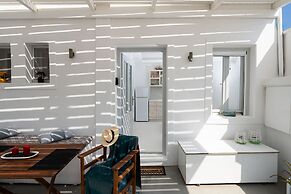 Santorita Suites