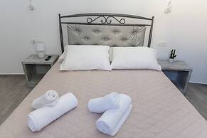 Santorita Suites