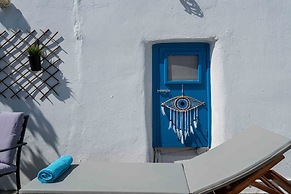 Santorita Suites