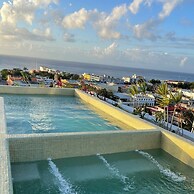 New Downtown Condo with Rooftop Pool