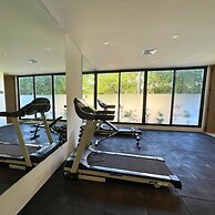 New Downtown Condo with Rooftop Pool