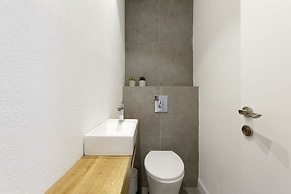 AirTLV-Bazel Apartment With Balcony