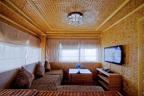 Foxy's Beach Resort