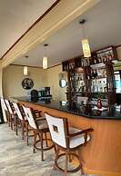 Foxy's Beach Resort