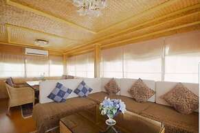 Foxy's Beach Resort