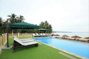 Foxy's Beach Resort