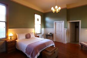 The Exchange Beaconsfield - Offering Heritage Accommodation