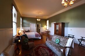 The Exchange Beaconsfield - Offering Heritage Accommodation