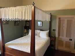 The Exchange Beaconsfield - Offering Heritage Accommodation