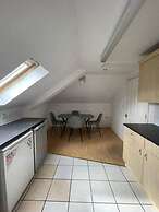 Central top Floor 2-bed Apartment in Swindon