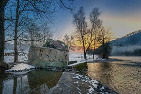 Fani's Riverside Cottage
