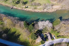 Fani's Riverside Cottage