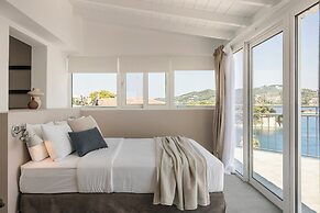 The Rock Suites