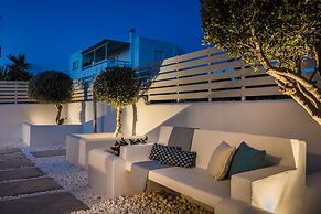 Pebble Summer House