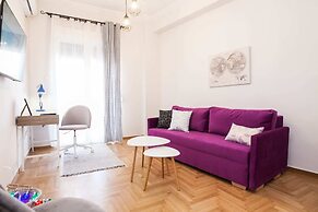Modern New Apt next To Metaxourgeio