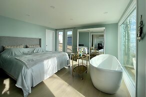 2-bed, Sleeps 4, Sea View & Sauna